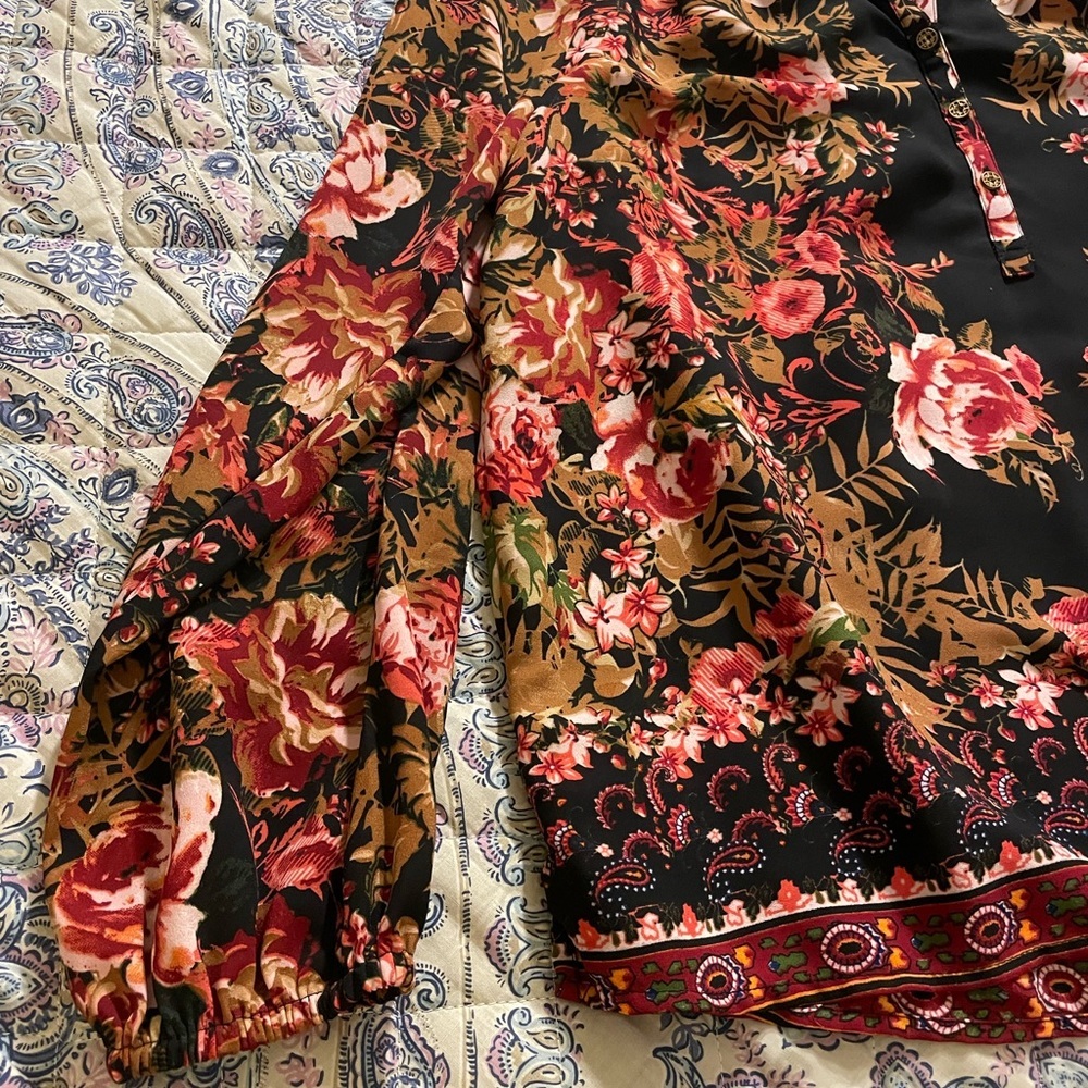 Boutique Floral Flowy Blouse - Picture 2 of 3